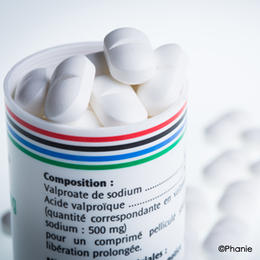 Médicaments contenant du valproate : le niveau d’application des conditions de prescription et de délivrance est insuffisant